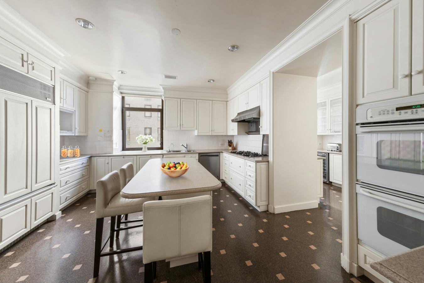 New York, New York, 10022, United States, 6 Bedrooms Bedrooms, ,5 BathroomsBathrooms,Residential,For Sale,1879904