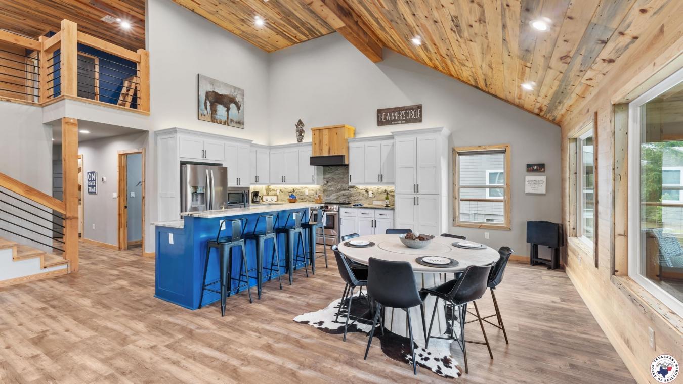 Glenwood, Arkansas, 71943, United States, 5 Bedrooms Bedrooms, ,4 BathroomsBathrooms,Residential,For Sale,1888405