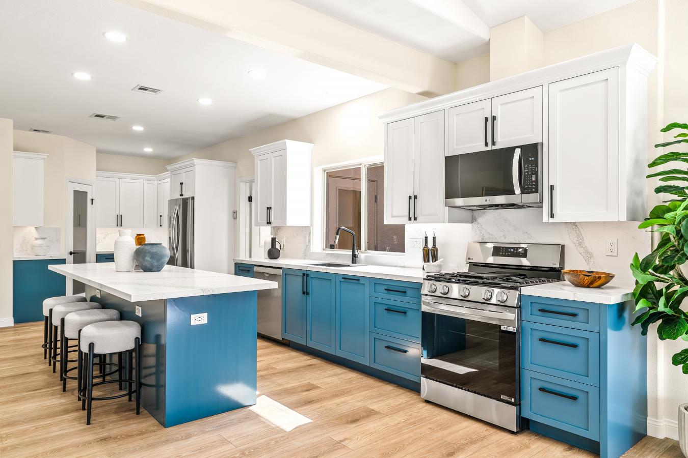 Cathedral City, California, 92234, United States, 6 Bedrooms Bedrooms, ,5 BathroomsBathrooms,Residential,For Sale,1879894