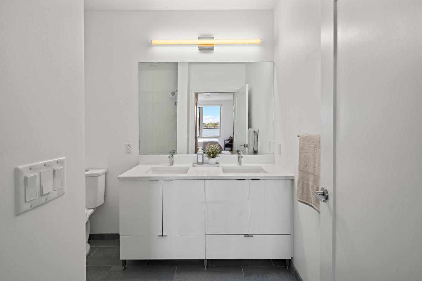 Boston, Suffolk, 02128, United States, 2 Bedrooms Bedrooms, ,2 BathroomsBathrooms,Residential,For Sale,1879892
