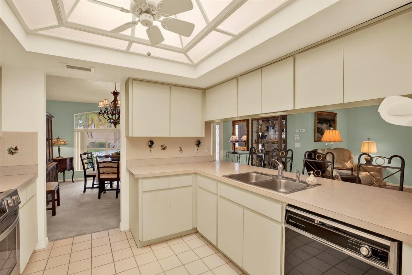 Tampa, Hillsborough, 33615, United States, 2 Bedrooms Bedrooms, ,2 BathroomsBathrooms,Residential,For Sale,1888404