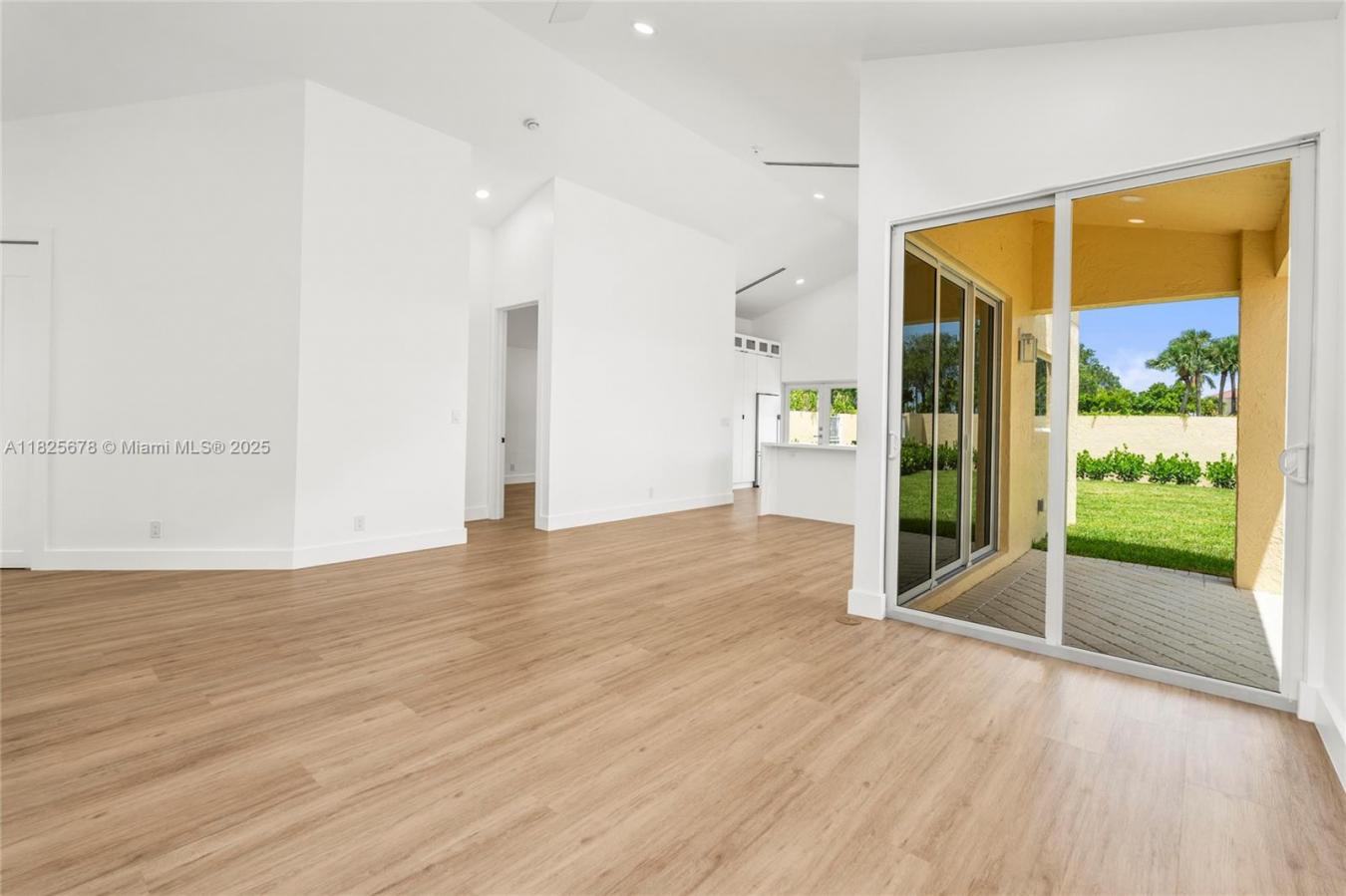 Royal Palm Beach, Florida, 33411, United States, 3 Bedrooms Bedrooms, ,2 BathroomsBathrooms,Residential,For Sale,1888384