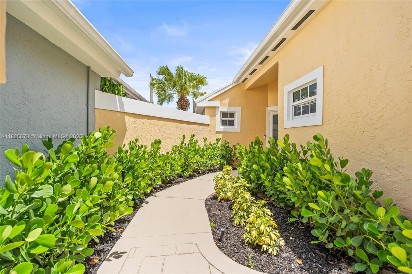 Royal Palm Beach, Florida, 33411, United States, 3 Bedrooms Bedrooms, ,2 BathroomsBathrooms,Residential,For Sale,1888384