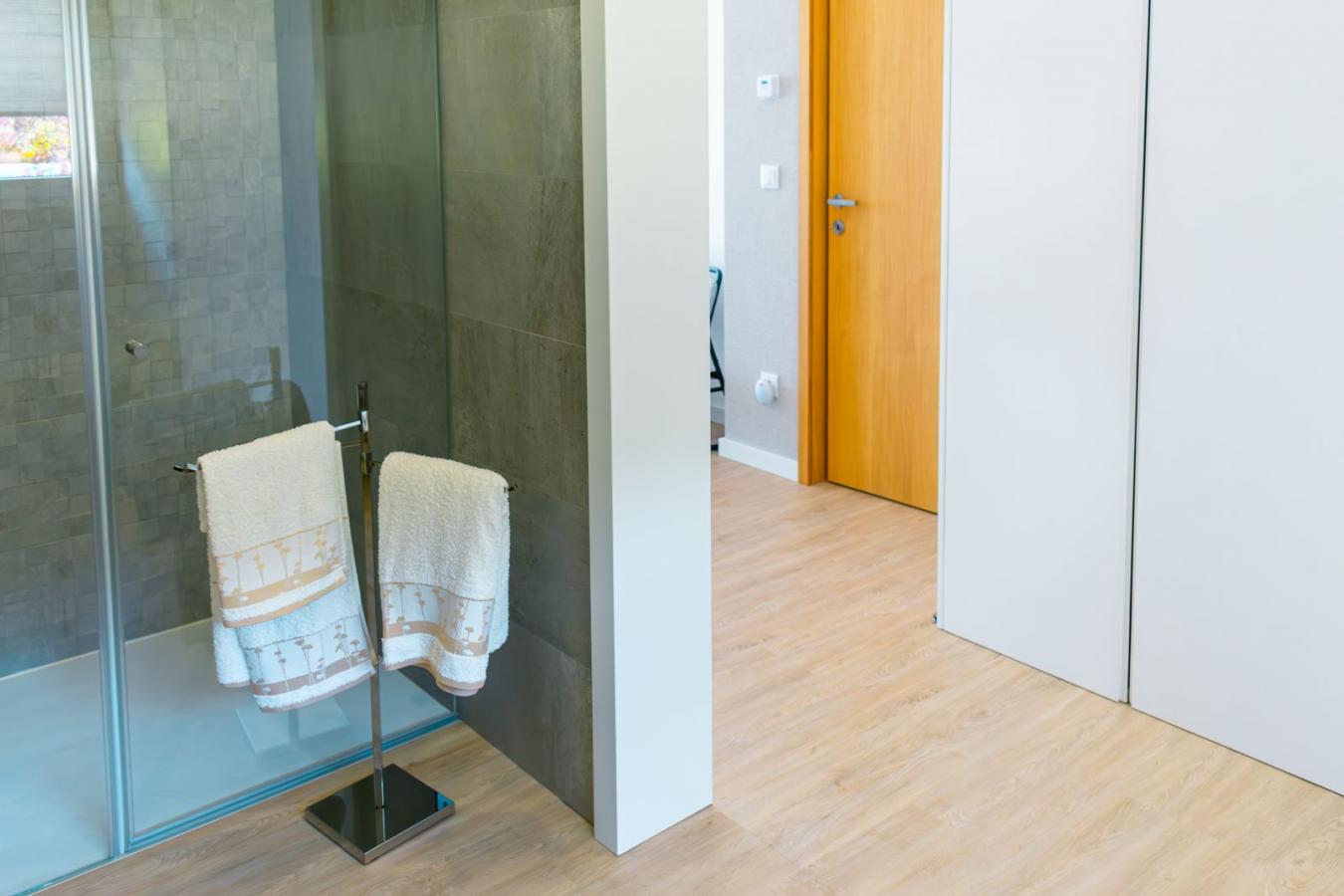 Lamego, Portugal, 5100, Portugal, 3 Bedrooms Bedrooms, ,4 BathroomsBathrooms,Residential,For Sale,1888373