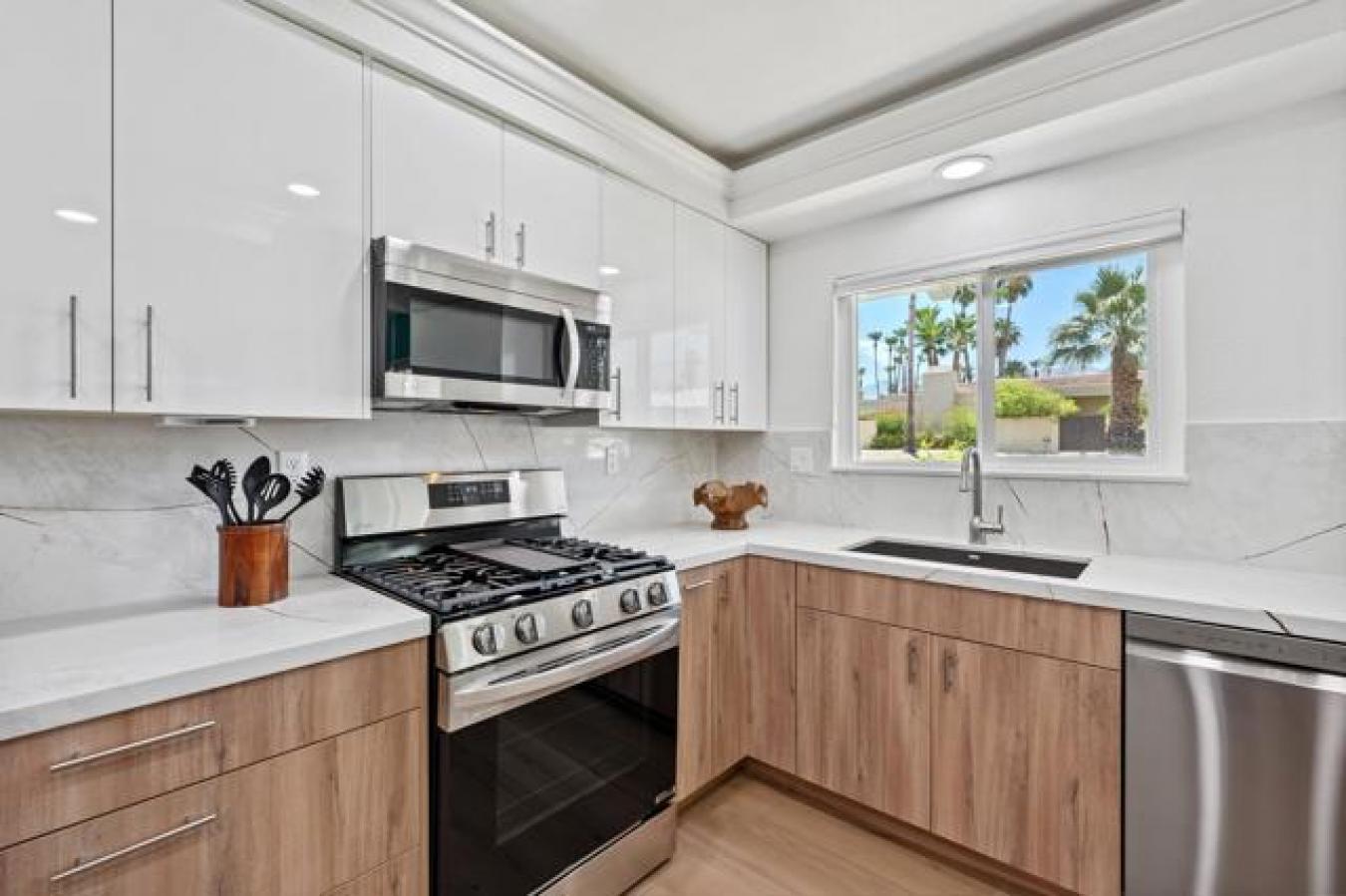 Palm Desert, California, 92260, United States, 3 Bedrooms Bedrooms, ,2 BathroomsBathrooms,Residential,For Sale,1888372