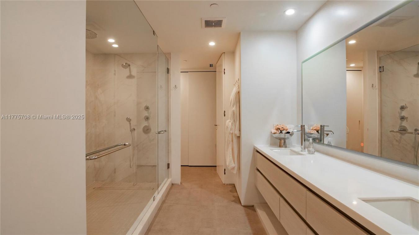 Miami Beach, Florida, 33139, United States, 5 Bedrooms Bedrooms, ,4 BathroomsBathrooms,Residential,For Sale,1880240