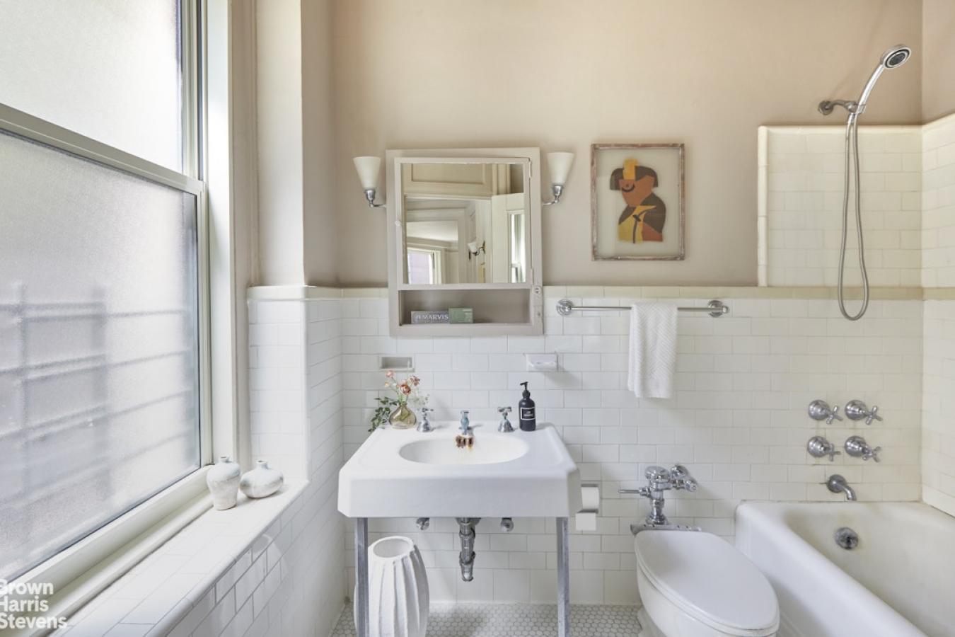 New York, New York, 10025, United States, 3 Bedrooms Bedrooms, ,3 BathroomsBathrooms,Residential,For Sale,1941568
