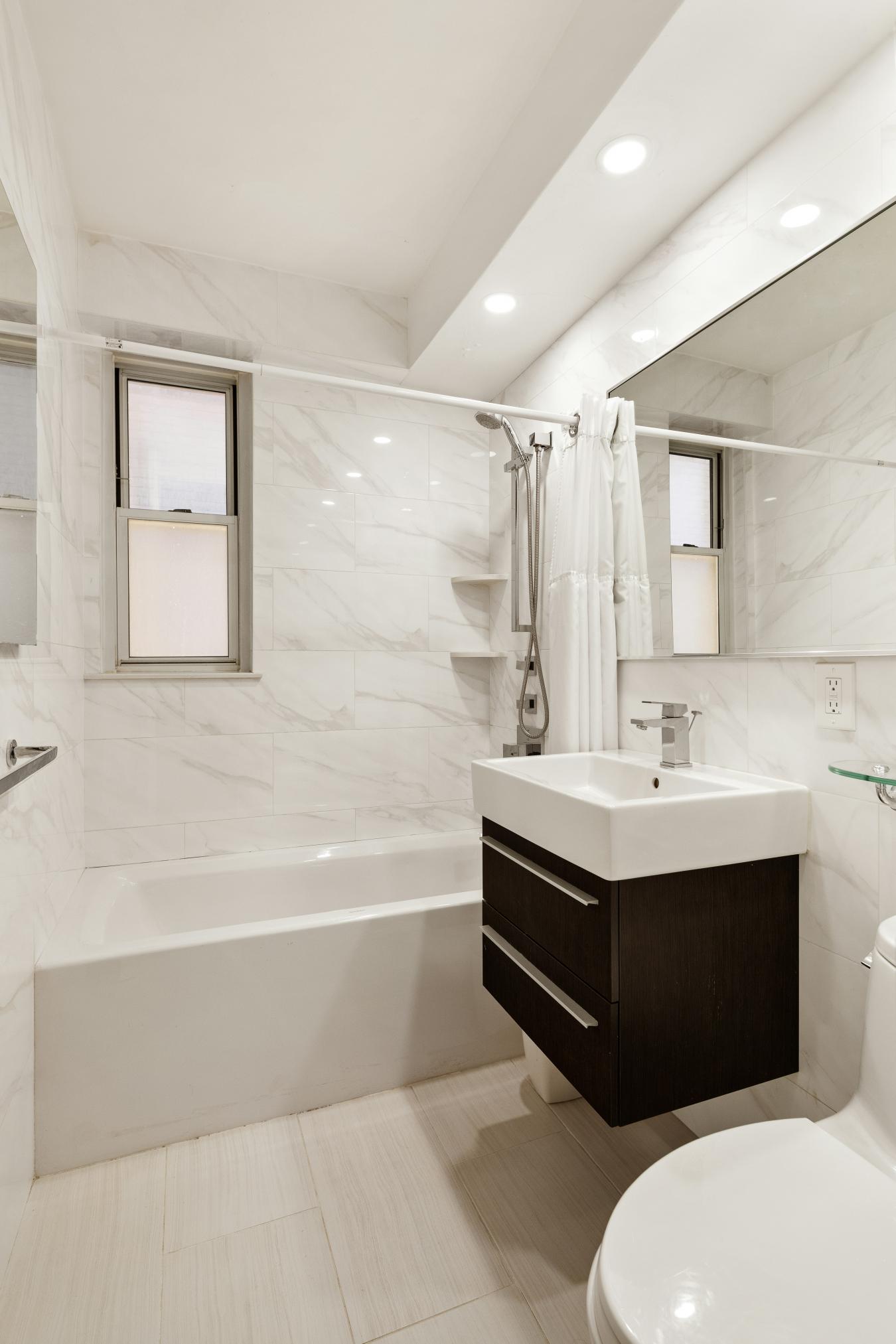 New York, New York, 10065, United States, 3 Bedrooms Bedrooms, ,2 BathroomsBathrooms,Residential,For Sale,1967476