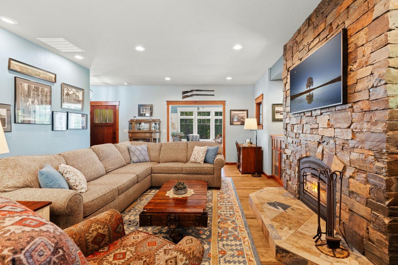 Sagle, Bonner, 83860, United States, 3 Bedrooms Bedrooms, ,3 BathroomsBathrooms,Residential,For Sale,1888367