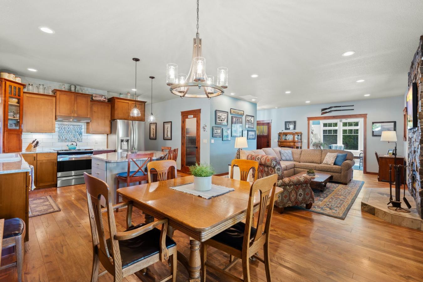 Sagle, Bonner, 83860, United States, 3 Bedrooms Bedrooms, ,3 BathroomsBathrooms,Residential,For Sale,1888367