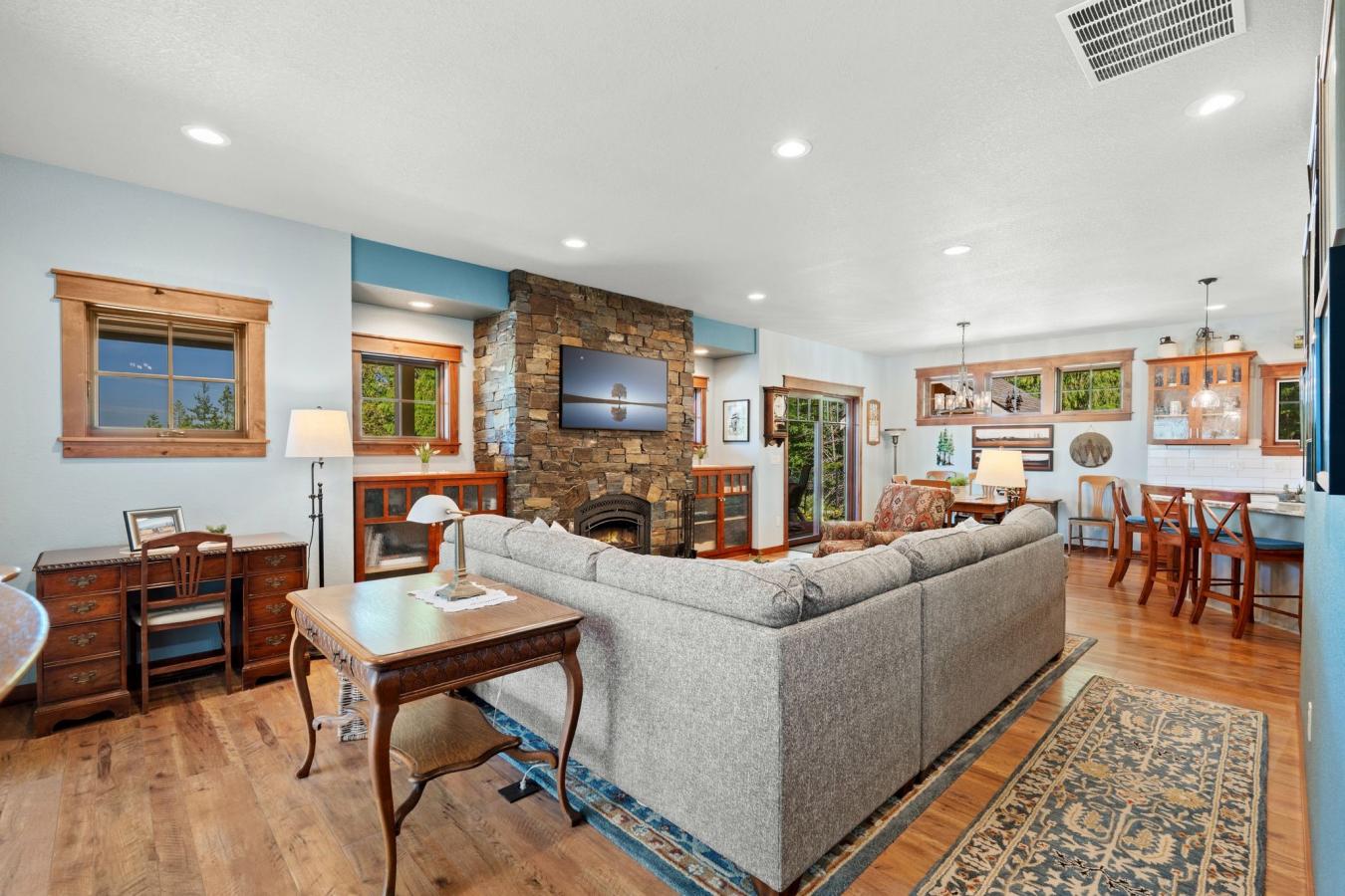 Sagle, Bonner, 83860, United States, 3 Bedrooms Bedrooms, ,3 BathroomsBathrooms,Residential,For Sale,1888367