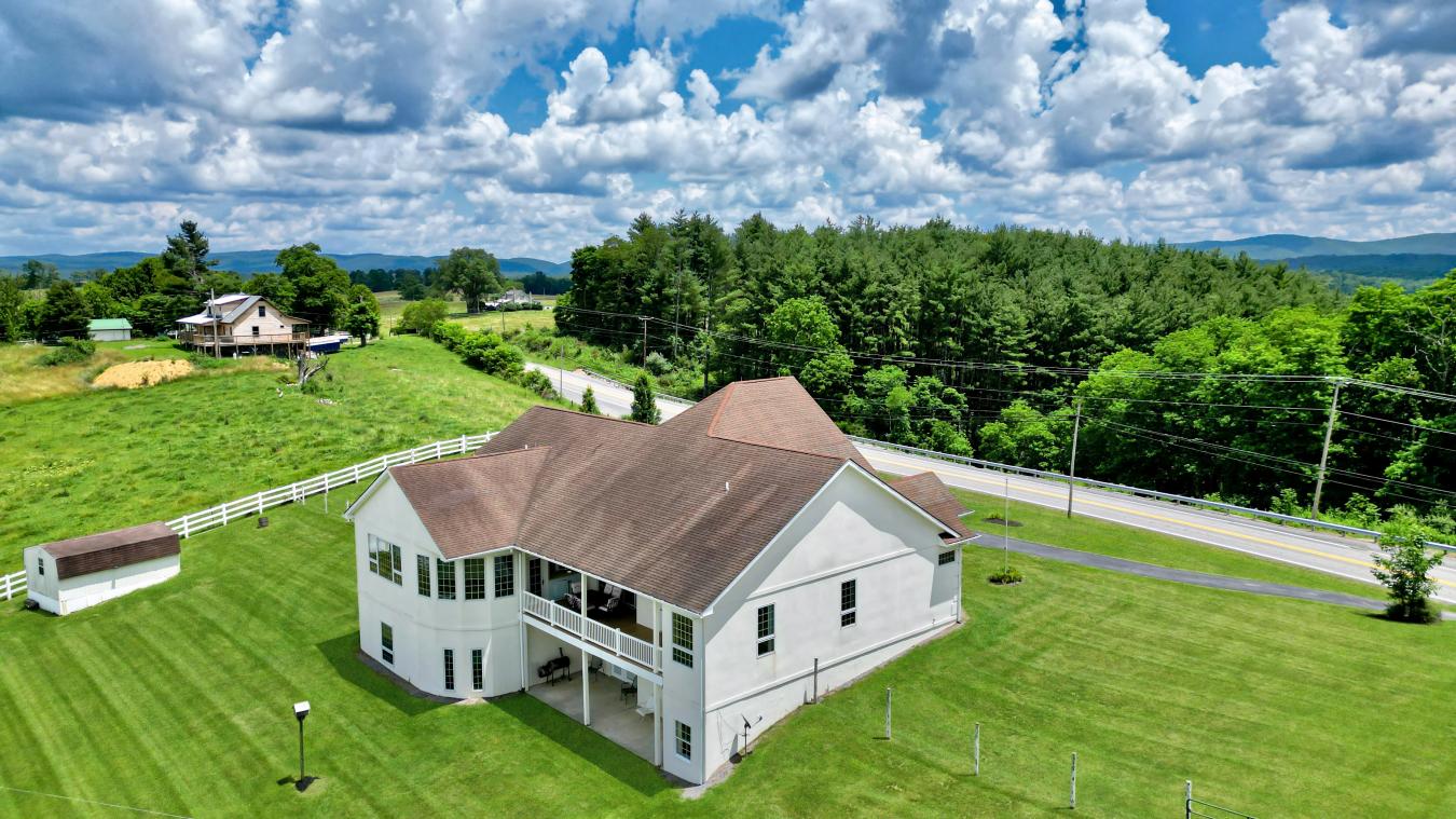 Maxwelton, West Virginia, 24957, United States, 6 Bedrooms Bedrooms, ,4 BathroomsBathrooms,Residential,For Sale,1889253