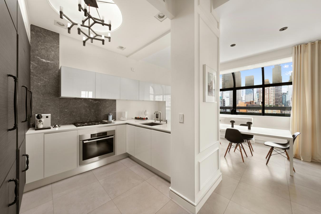 Flatiron, New York, 10010, United States, 3 Bedrooms Bedrooms, ,2 BathroomsBathrooms,Residential,For Sale,1962220