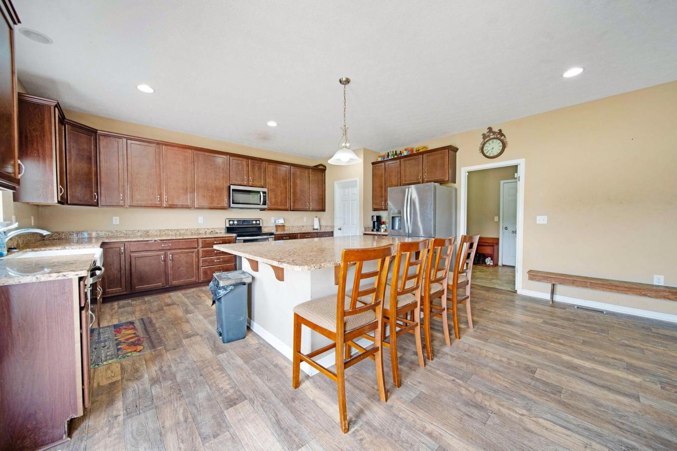 Richwood, Ohio, 43344, United States, 5 Bedrooms Bedrooms, ,3 BathroomsBathrooms,Residential,For Sale,1889242