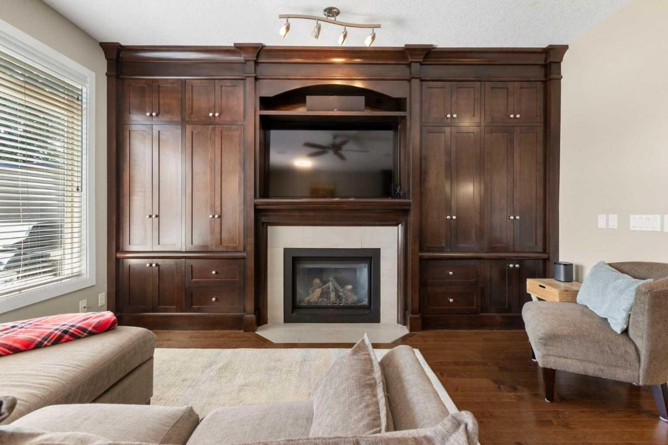 Calgary, AB, T3C0A7, Canada, 3 Bedrooms Bedrooms, ,2 BathroomsBathrooms,Residential,For Sale,1889248