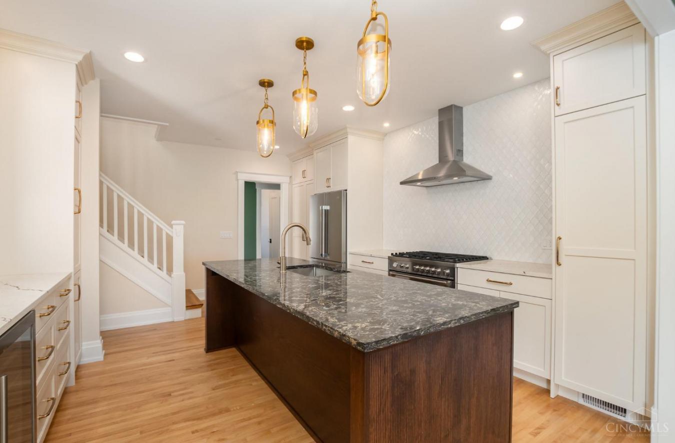 Cincinnati, Ohio, 45202, United States, 3 Bedrooms Bedrooms, ,3 BathroomsBathrooms,Residential,For Sale,1889239