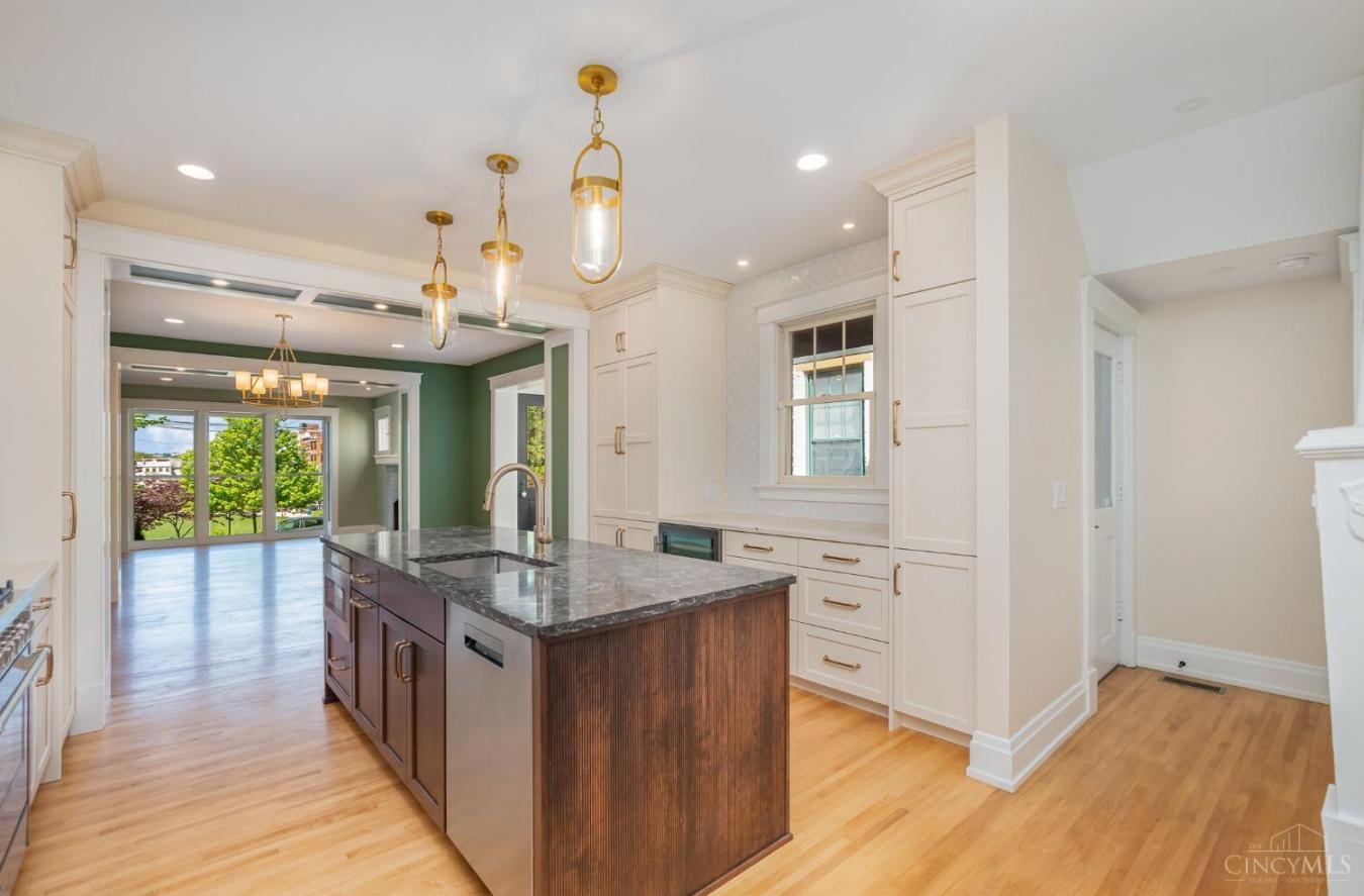 Cincinnati, Ohio, 45202, United States, 3 Bedrooms Bedrooms, ,3 BathroomsBathrooms,Residential,For Sale,1889239