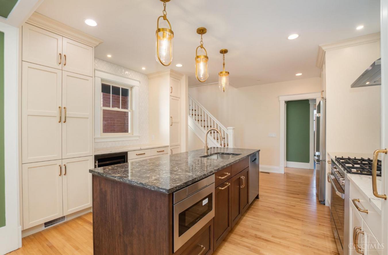 Cincinnati, Ohio, 45202, United States, 3 Bedrooms Bedrooms, ,3 BathroomsBathrooms,Residential,For Sale,1889239