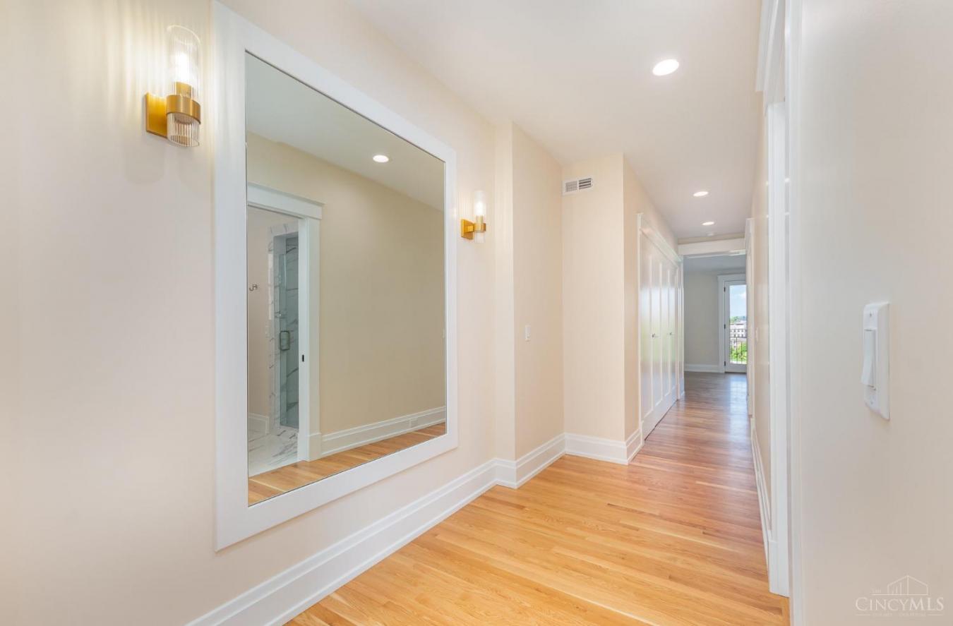 Cincinnati, Ohio, 45202, United States, 3 Bedrooms Bedrooms, ,3 BathroomsBathrooms,Residential,For Sale,1889239