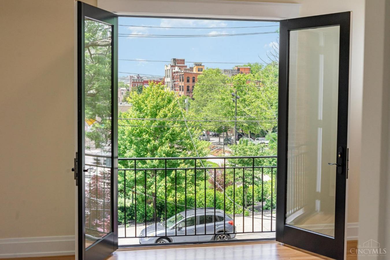 Cincinnati, Ohio, 45202, United States, 3 Bedrooms Bedrooms, ,3 BathroomsBathrooms,Residential,For Sale,1889239