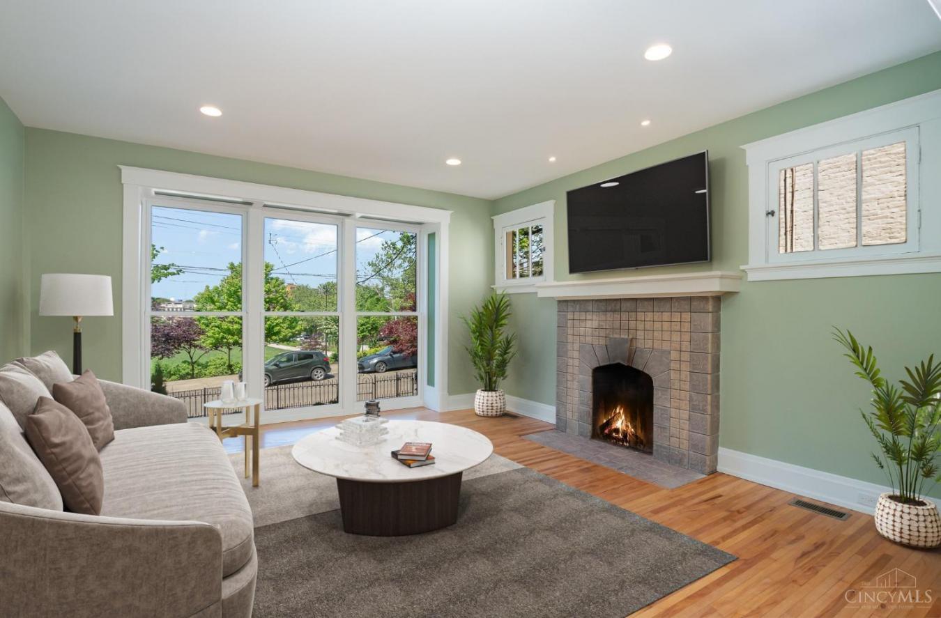 Cincinnati, Ohio, 45202, United States, 3 Bedrooms Bedrooms, ,3 BathroomsBathrooms,Residential,For Sale,1889239