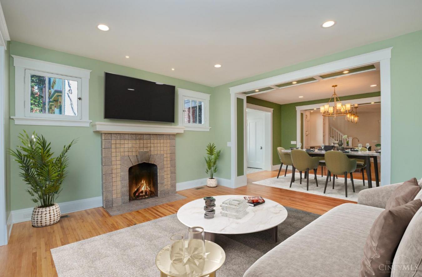 Cincinnati, Ohio, 45202, United States, 3 Bedrooms Bedrooms, ,3 BathroomsBathrooms,Residential,For Sale,1889239