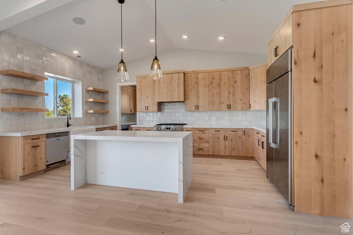 Orem, Utah, 84097, United States, 3 Bedrooms Bedrooms, ,3 BathroomsBathrooms,Residential,For Sale,1889233