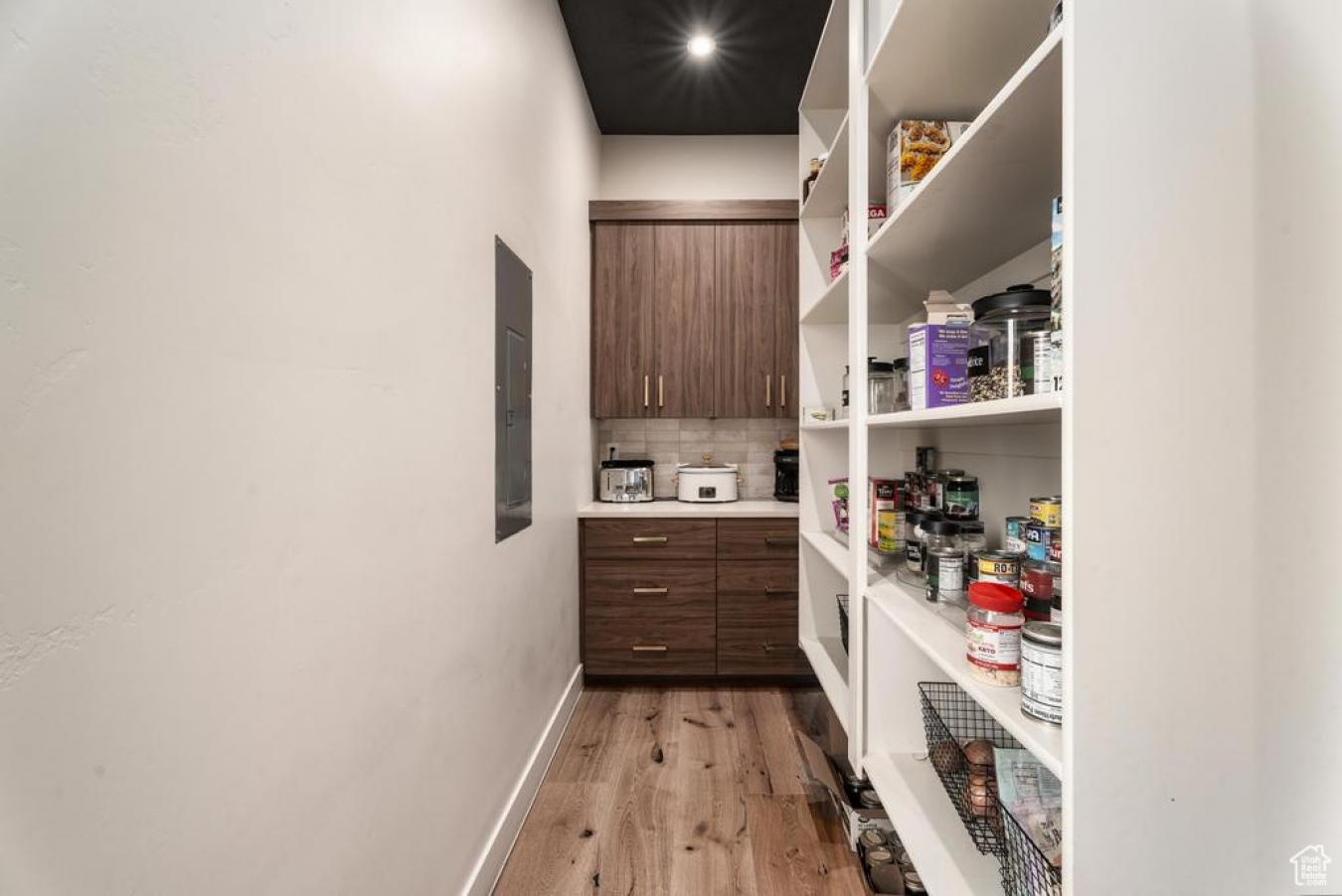 Leeds, Utah, 84746, United States, 4 Bedrooms Bedrooms, ,4 BathroomsBathrooms,Residential,For Sale,1889471