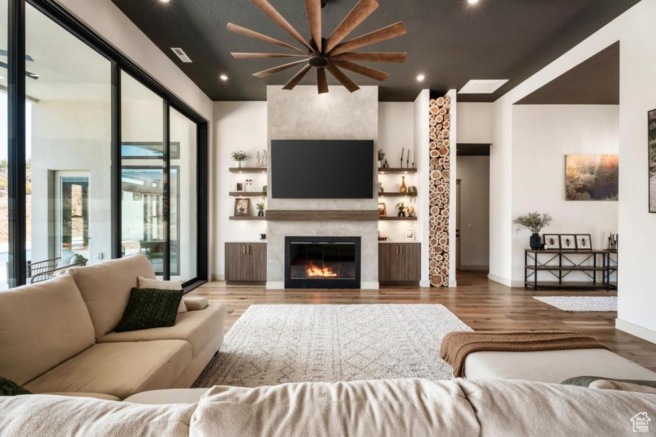 Leeds, Utah, 84746, United States, 4 Bedrooms Bedrooms, ,4 BathroomsBathrooms,Residential,For Sale,1889471