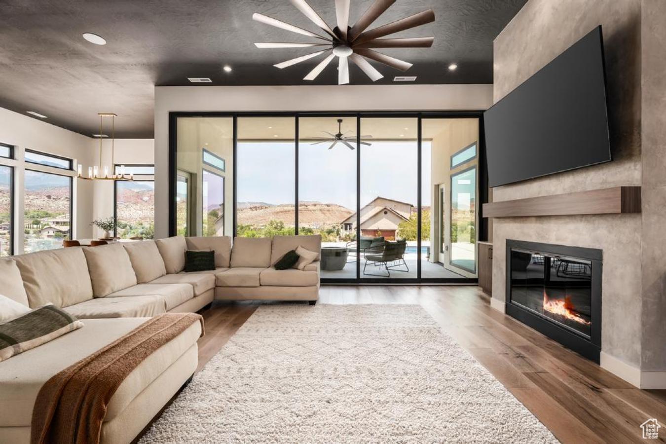 Leeds, Utah, 84746, United States, 4 Bedrooms Bedrooms, ,4 BathroomsBathrooms,Residential,For Sale,1889471