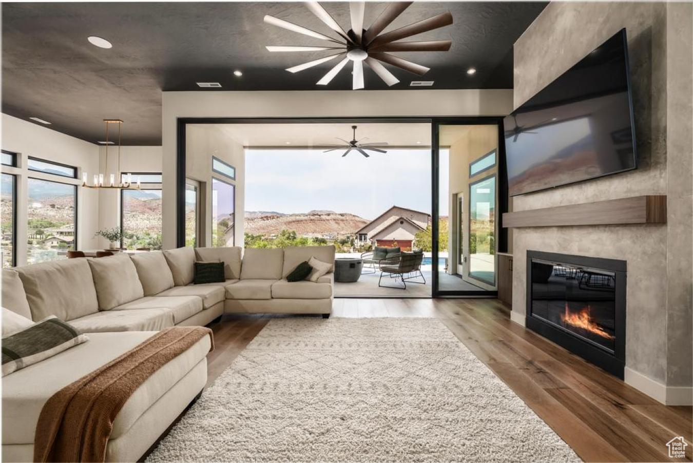 Leeds, Utah, 84746, United States, 4 Bedrooms Bedrooms, ,4 BathroomsBathrooms,Residential,For Sale,1889471