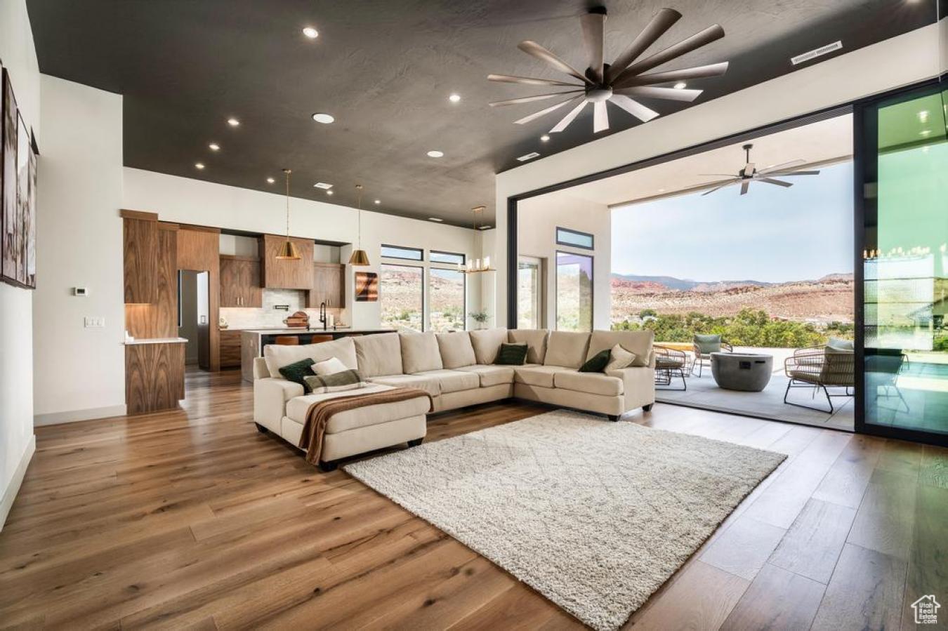 Leeds, Utah, 84746, United States, 4 Bedrooms Bedrooms, ,4 BathroomsBathrooms,Residential,For Sale,1889471