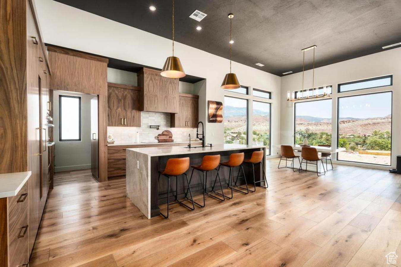 Leeds, Utah, 84746, United States, 4 Bedrooms Bedrooms, ,4 BathroomsBathrooms,Residential,For Sale,1889471