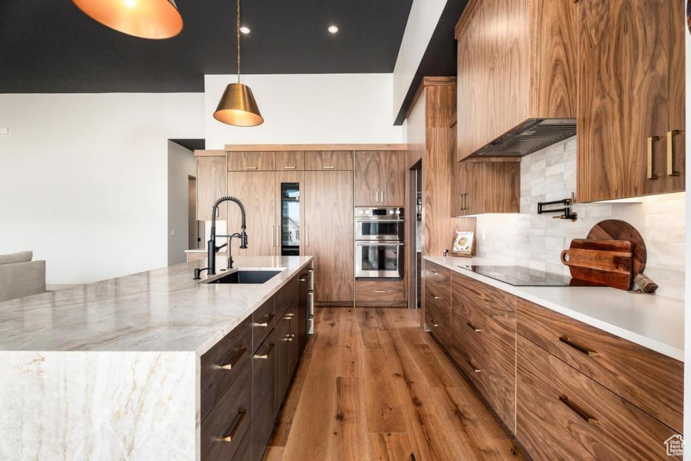 Leeds, Utah, 84746, United States, 4 Bedrooms Bedrooms, ,4 BathroomsBathrooms,Residential,For Sale,1889471