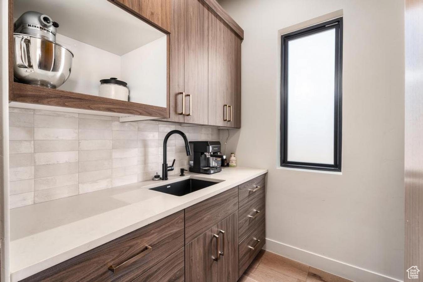 Leeds, Utah, 84746, United States, 4 Bedrooms Bedrooms, ,4 BathroomsBathrooms,Residential,For Sale,1889471