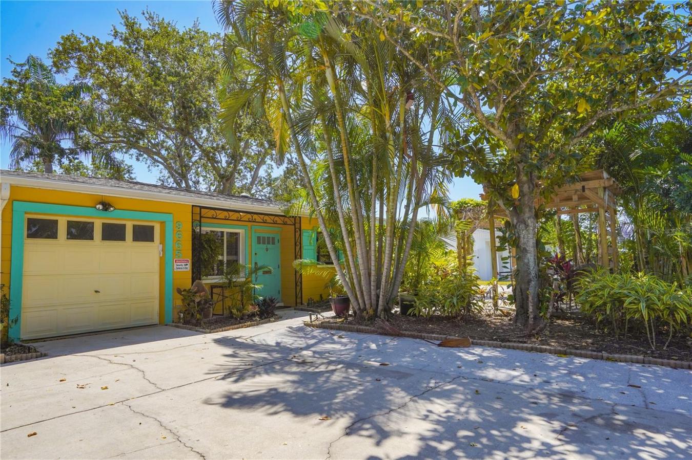 ST PETERSBURG, Florida, 33702, United States, 3 Bedrooms Bedrooms, ,2 BathroomsBathrooms,Residential,For Sale,1889455