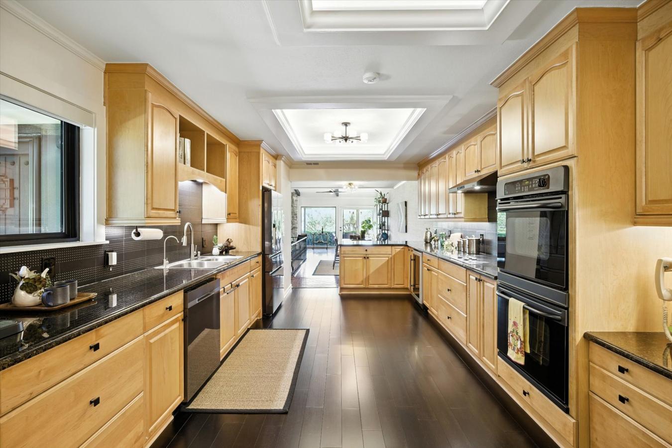 Lakeway, Travis, 78734, United States, 3 Bedrooms Bedrooms, ,3 BathroomsBathrooms,Residential,For Sale,1886703