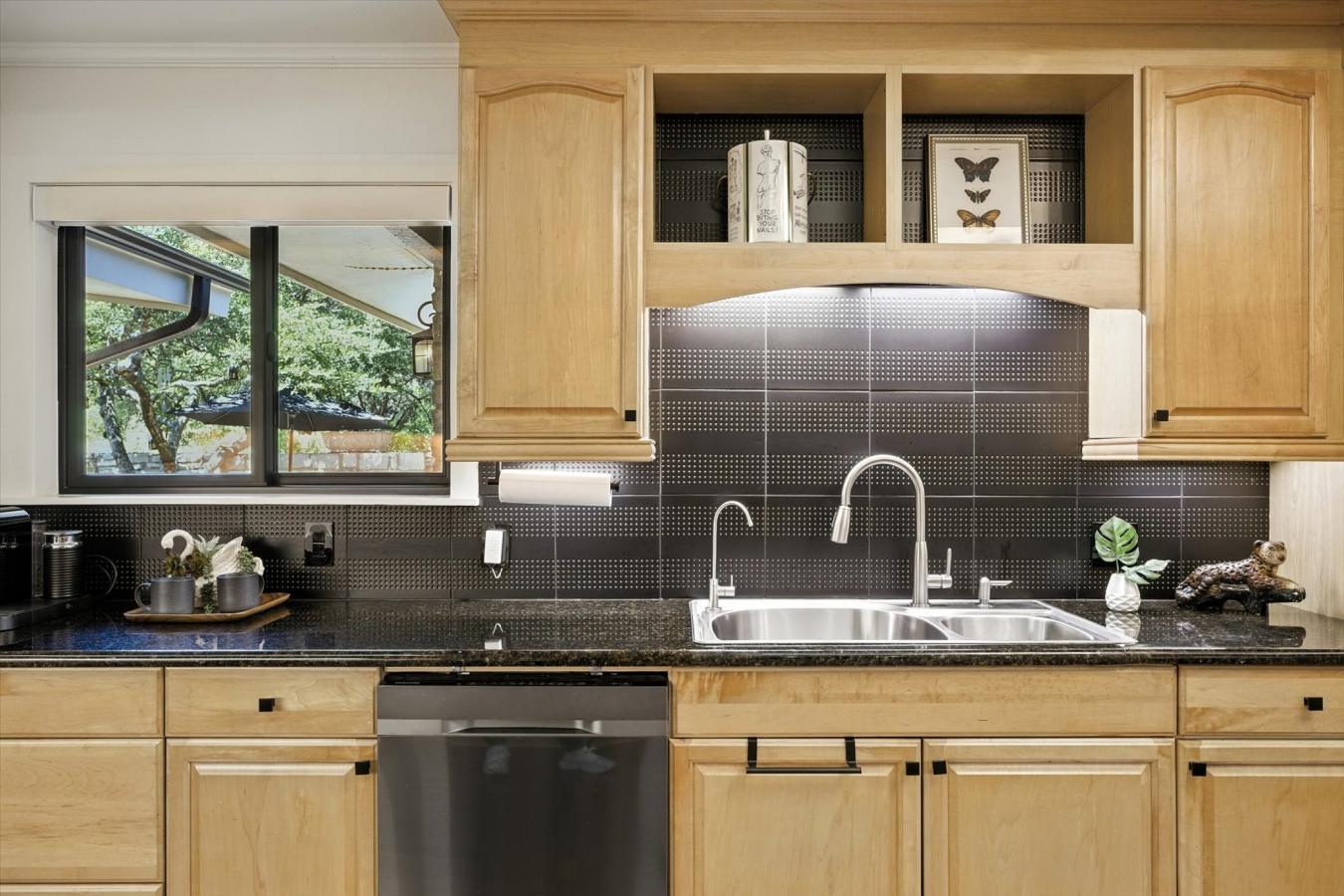 Lakeway, Travis, 78734, United States, 3 Bedrooms Bedrooms, ,3 BathroomsBathrooms,Residential,For Sale,1886703