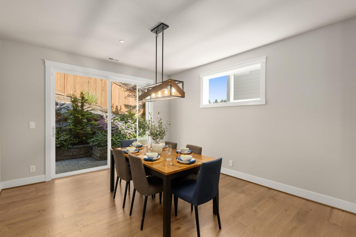 Redmond, King, 98052, United States, 5 Bedrooms Bedrooms, ,3 BathroomsBathrooms,Residential,For Sale,1892353