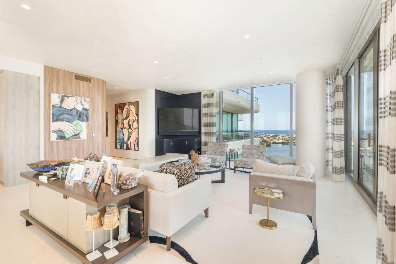 West Palm Beach, Florida, 33401, United States, 3 Bedrooms Bedrooms, ,3 BathroomsBathrooms,Residential,For Sale,1888355