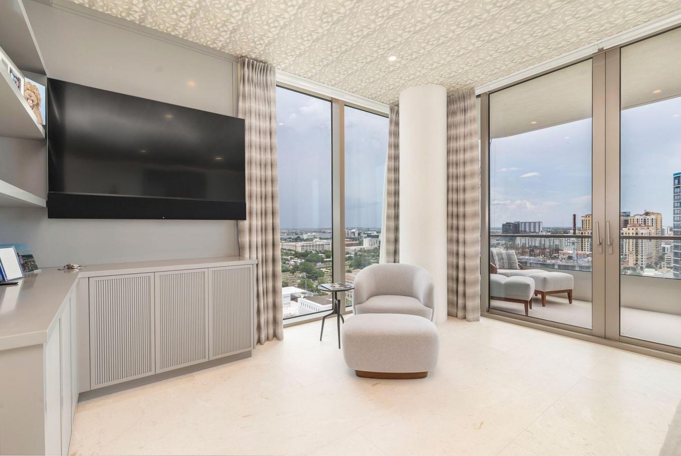 West Palm Beach, Florida, 33401, United States, 3 Bedrooms Bedrooms, ,3 BathroomsBathrooms,Residential,For Sale,1888355
