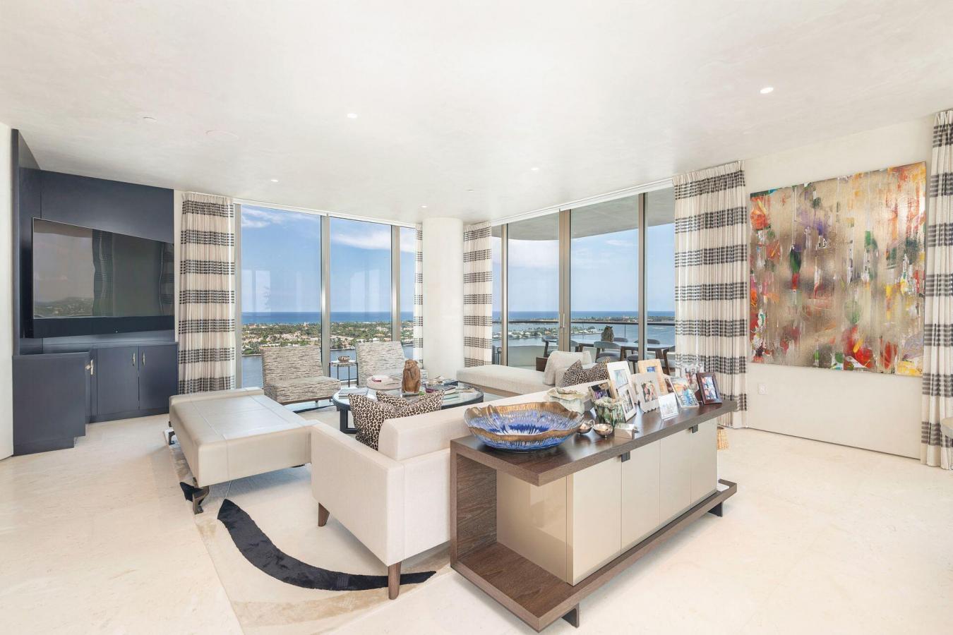 West Palm Beach, Florida, 33401, United States, 3 Bedrooms Bedrooms, ,3 BathroomsBathrooms,Residential,For Sale,1888355