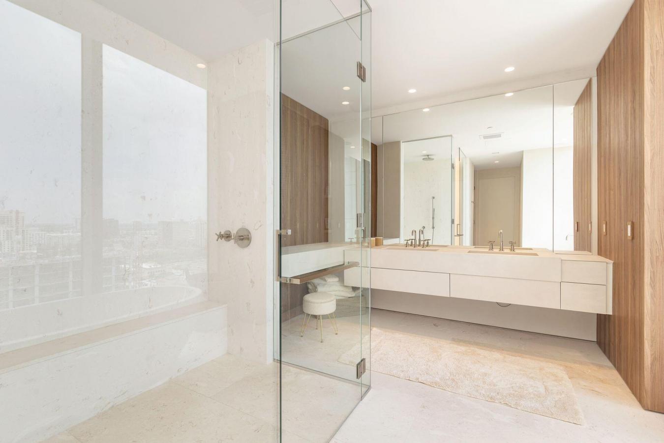 West Palm Beach, Florida, 33401, United States, 3 Bedrooms Bedrooms, ,3 BathroomsBathrooms,Residential,For Sale,1888355