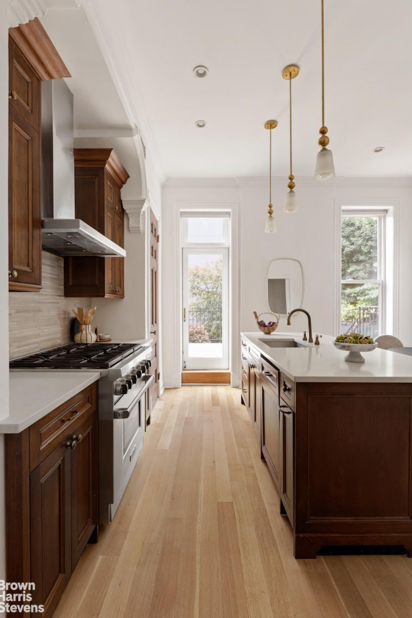 Bedford-Stuyvesant, New York, 11216, United States, 5 Bedrooms Bedrooms, ,5 BathroomsBathrooms,Residential,For Sale,1944221