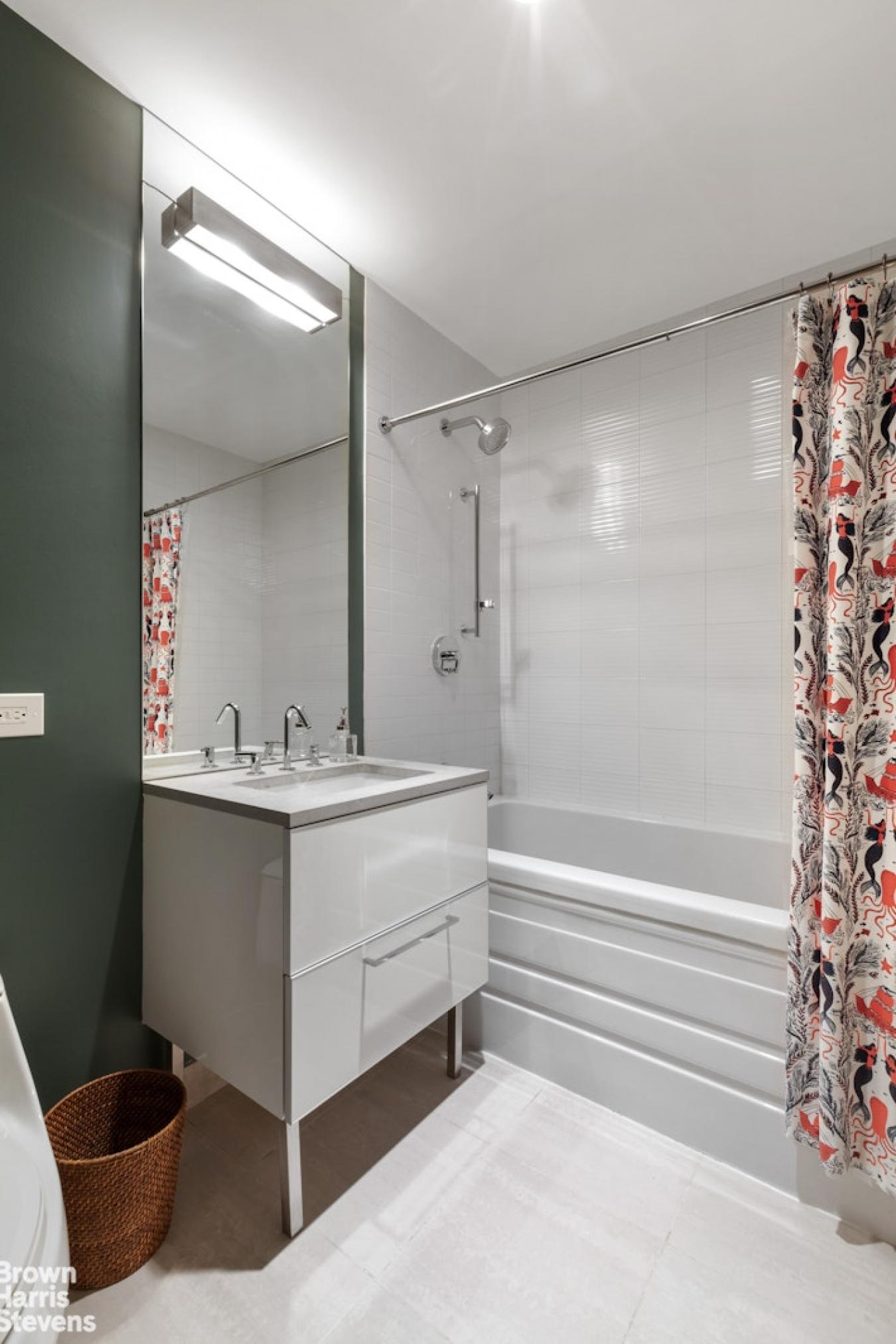 Long Island City, New York, 11101, United States, 2 Bedrooms Bedrooms, ,2 BathroomsBathrooms,Residential,For Sale,1888336