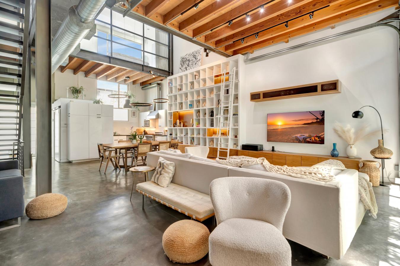 Venice, California, 90291, United States, 2 Bedrooms Bedrooms, ,2 BathroomsBathrooms,Residential,For Sale,1888332