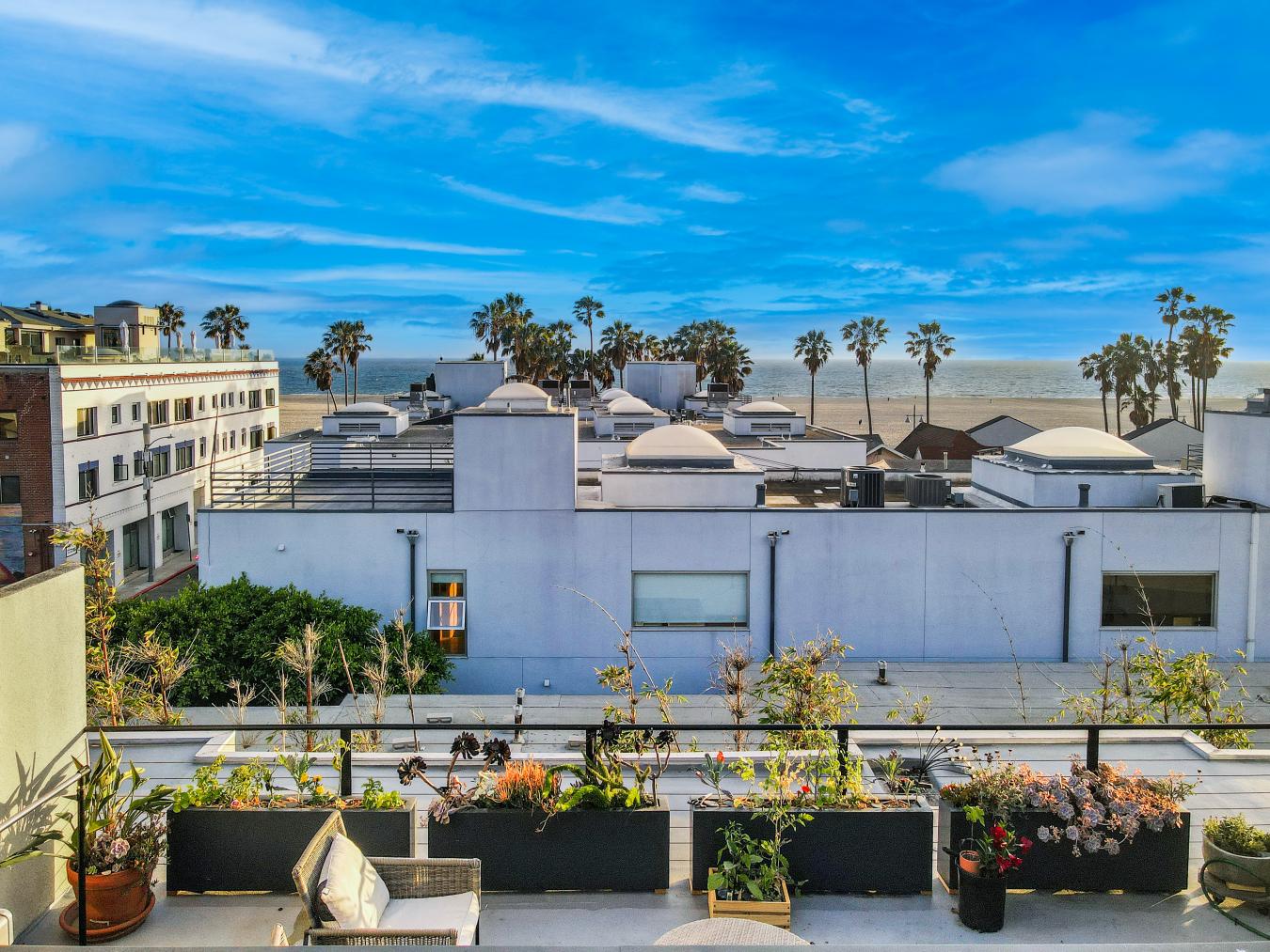 Venice, California, 90291, United States, 2 Bedrooms Bedrooms, ,2 BathroomsBathrooms,Residential,For Sale,1888332