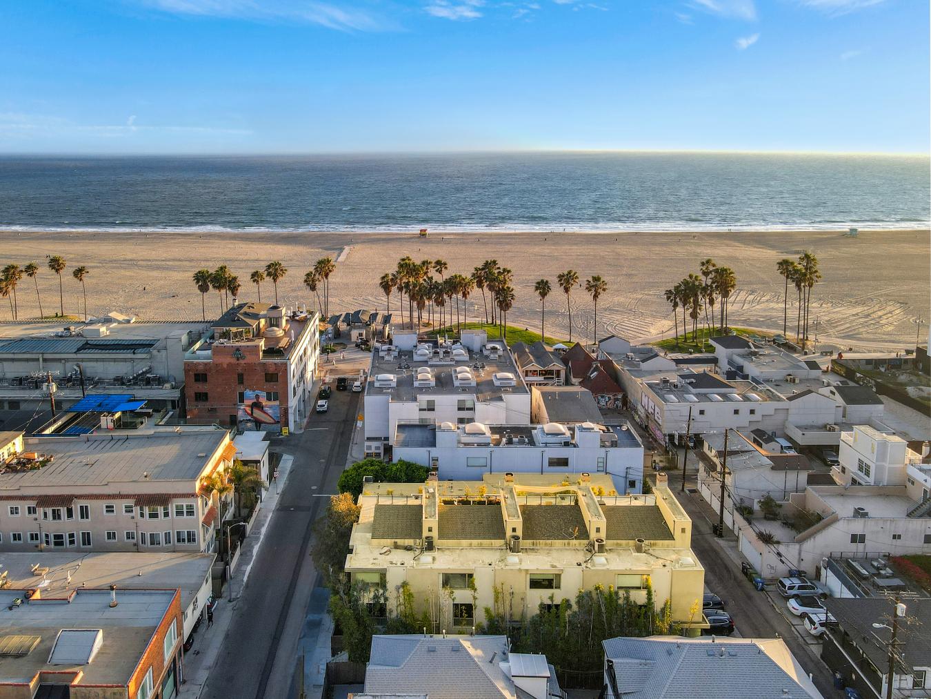 Venice, California, 90291, United States, 2 Bedrooms Bedrooms, ,2 BathroomsBathrooms,Residential,For Sale,1888332