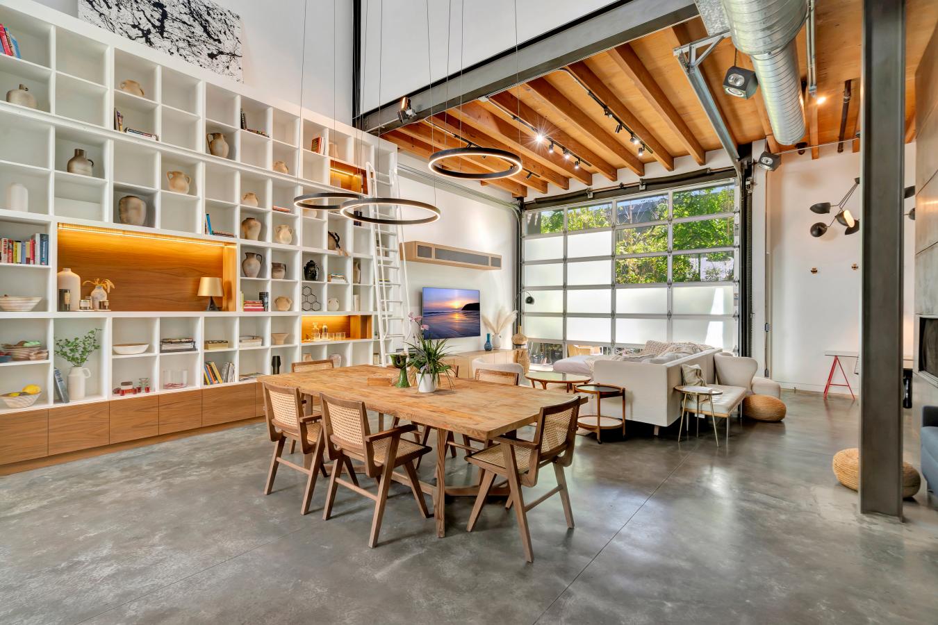 Venice, California, 90291, United States, 2 Bedrooms Bedrooms, ,2 BathroomsBathrooms,Residential,For Sale,1888332