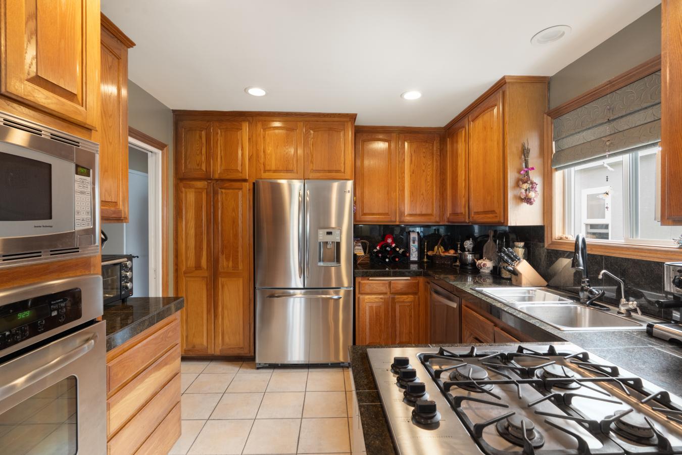 Hermosa Beach, California, 90254, United States, 4 Bedrooms Bedrooms, ,3 BathroomsBathrooms,Residential,For Sale,1892338